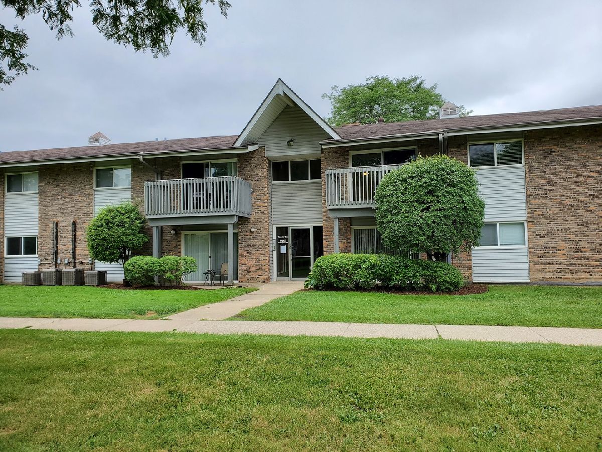 Condominiums Rented Waterfall Glen Willowbrook Illinois, 16W505 Mockingbird