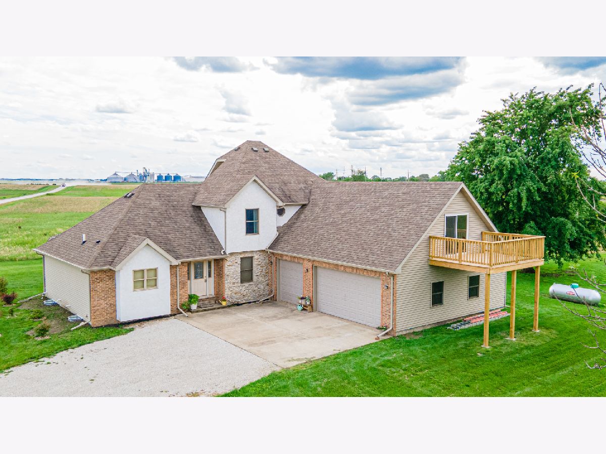 Homes Sold Non Applicable Pontiac Illinois, 21445 1817 East