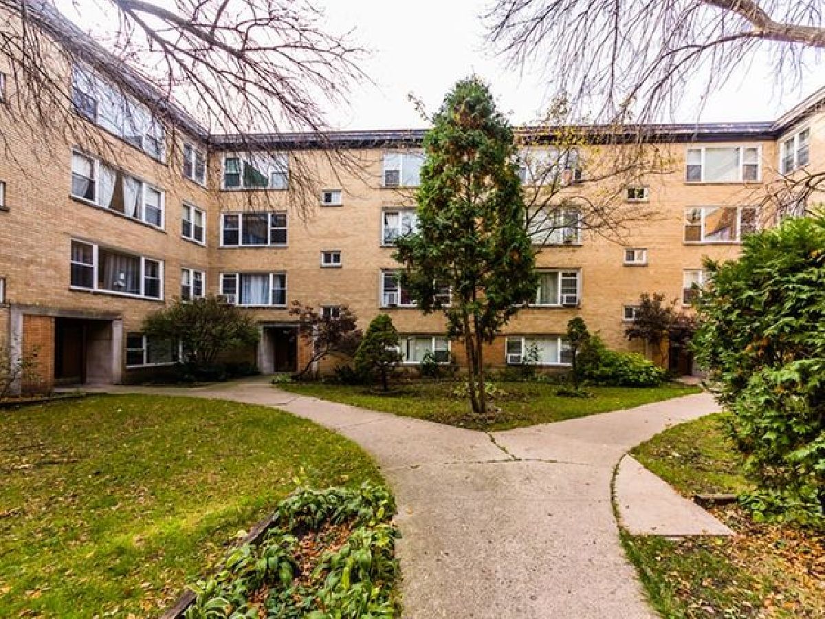 Condominiums & Homes Rented Norwood Court Chicago Illinois, 6122 Damen