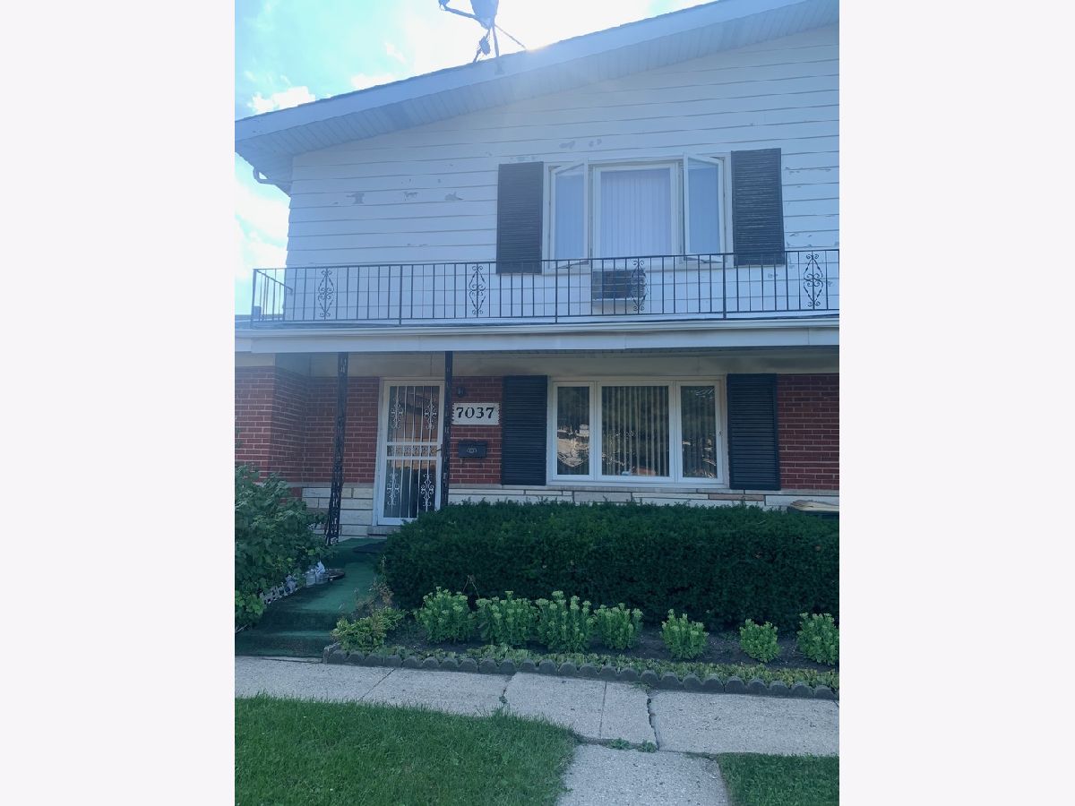 Townhomes & Homes Sold Chesterfield Gardens Niles Illinois, 7037 Greenleaf