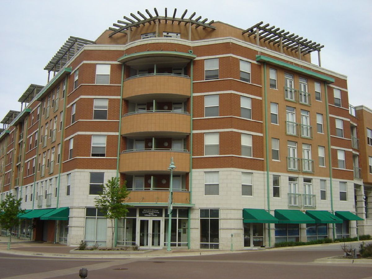Condominiums Rented Market Street Willow Springs Illinois, 400 Village