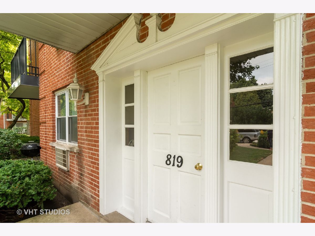 Homes & Condominiums Sold Eastwood Arlington Heights Illinois, 819 Miner