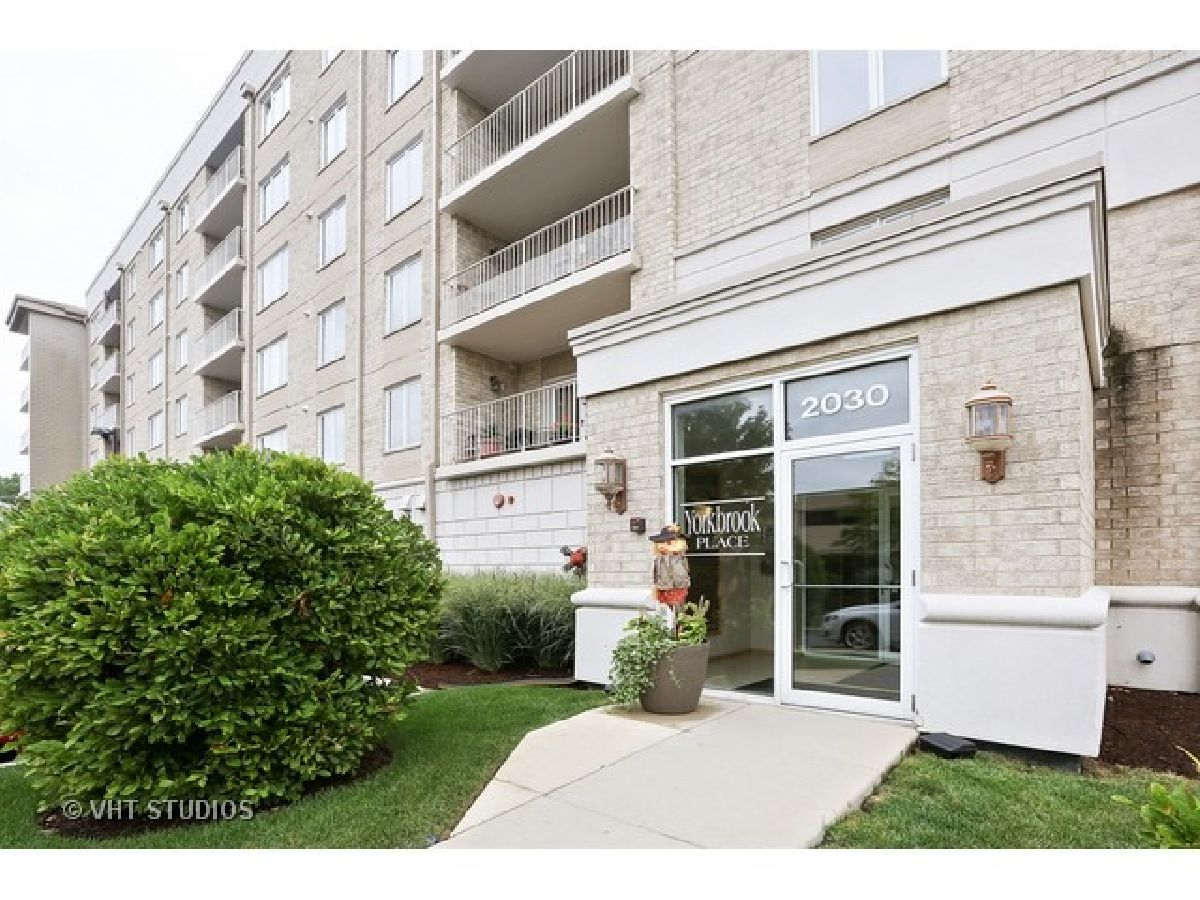 Condominiums Sold York Brook Lombard Illinois, 2030 Saint Regis