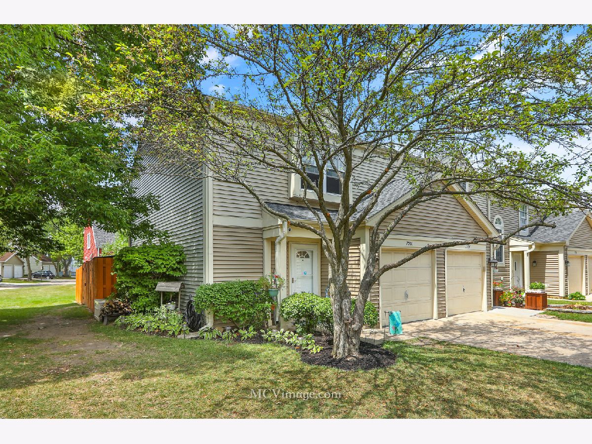 Townhomes Sold Laurel Crossing Hanover Park Illinois, 7550 Canterbury