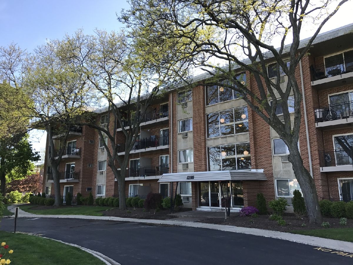 Condominiums Rented Shalamar Arlington Heights Illinois, 2206 Goebbert