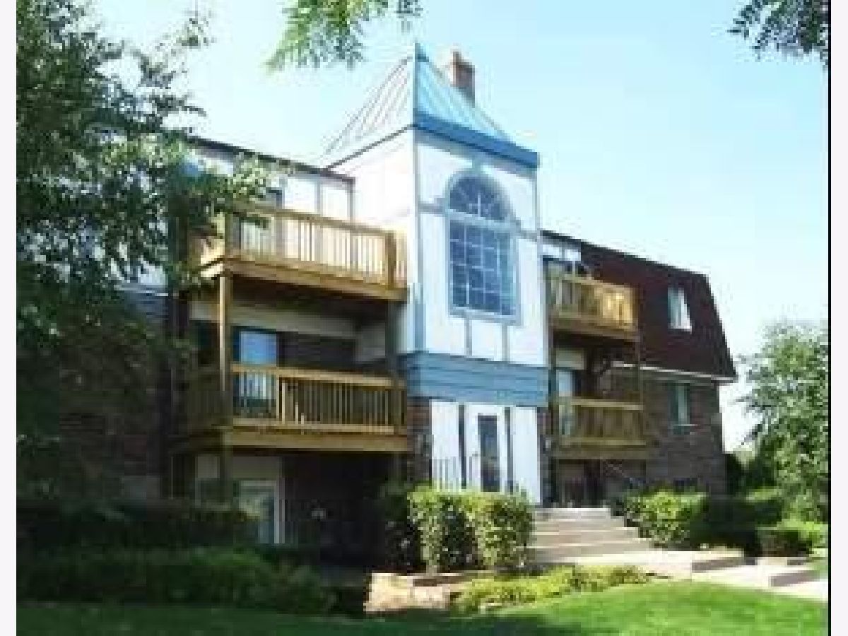 Condominiums Rented La Londe Place Addison Illinois, 120 La Londe