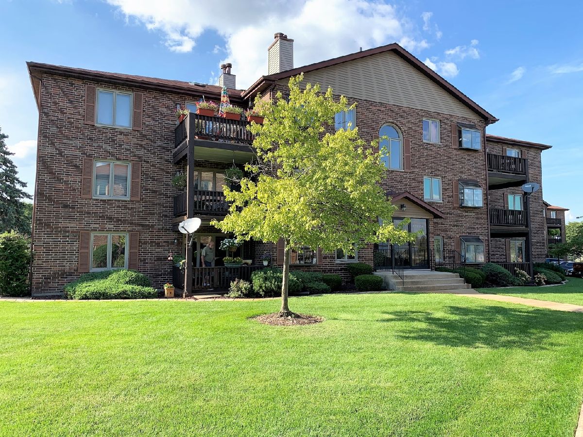 Ridgepointe Woods Tinley Park IL, Condominiums For Sale & For Rent