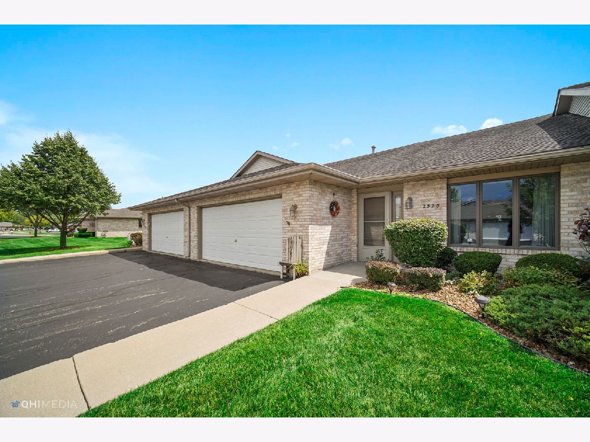 Townhomes Sold Fairway Estates Ii Joliet Illinois, 2528 Par Four