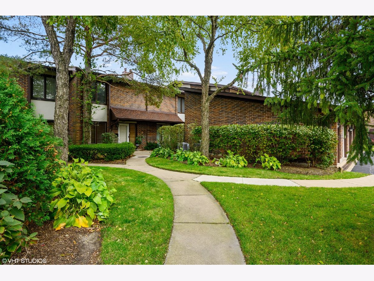Townhomes & Condos Sold Manors Highland Park Illinois, 1081 Deerfield
