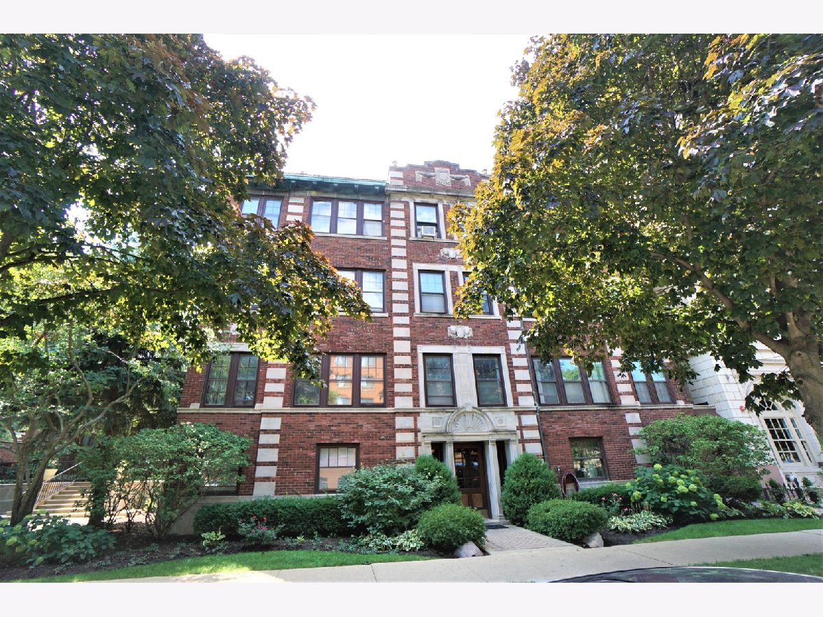Condominiums Rented Fountain Court Evanston Illinois, 856 Hinman