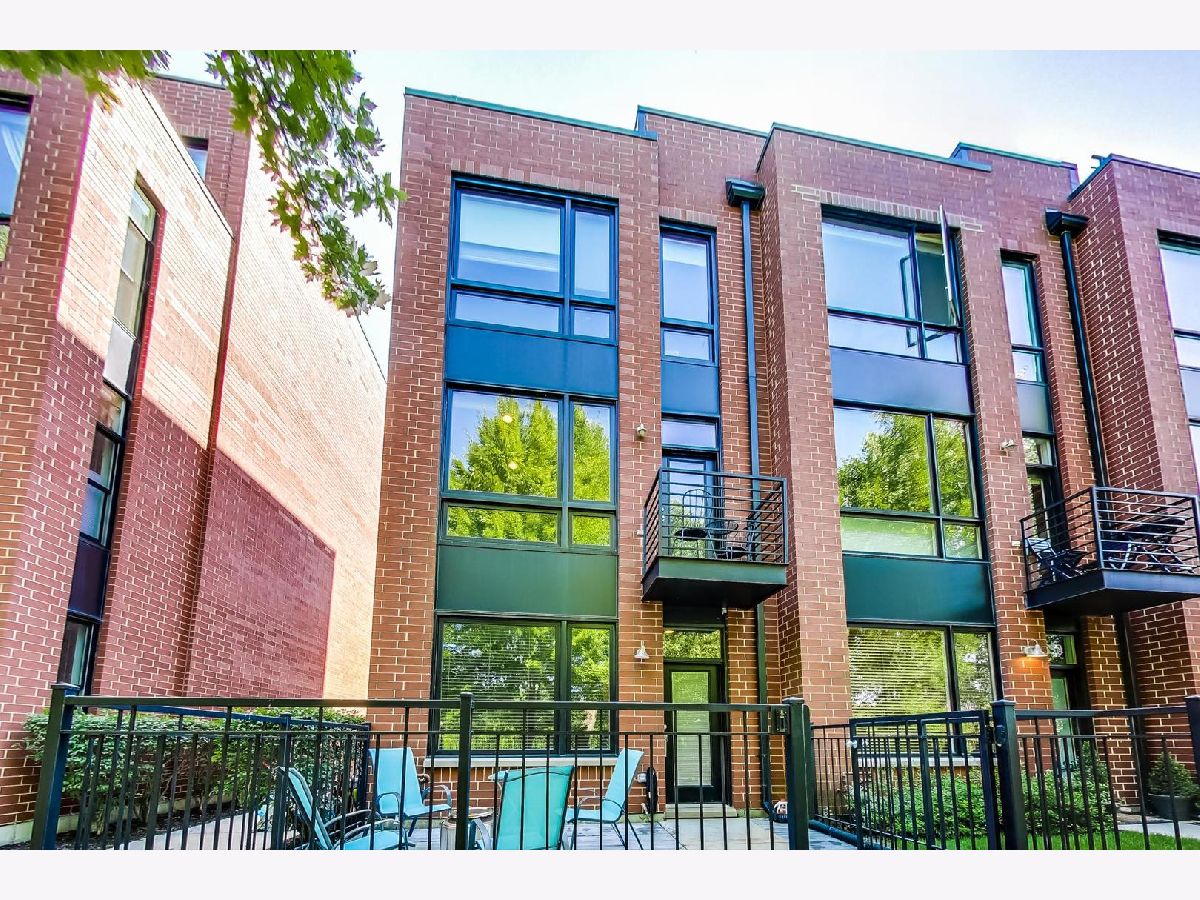 Townhomes & Condos Sold Riverwalk Townhomes Chicago Illinois, 2848 Riverwalk