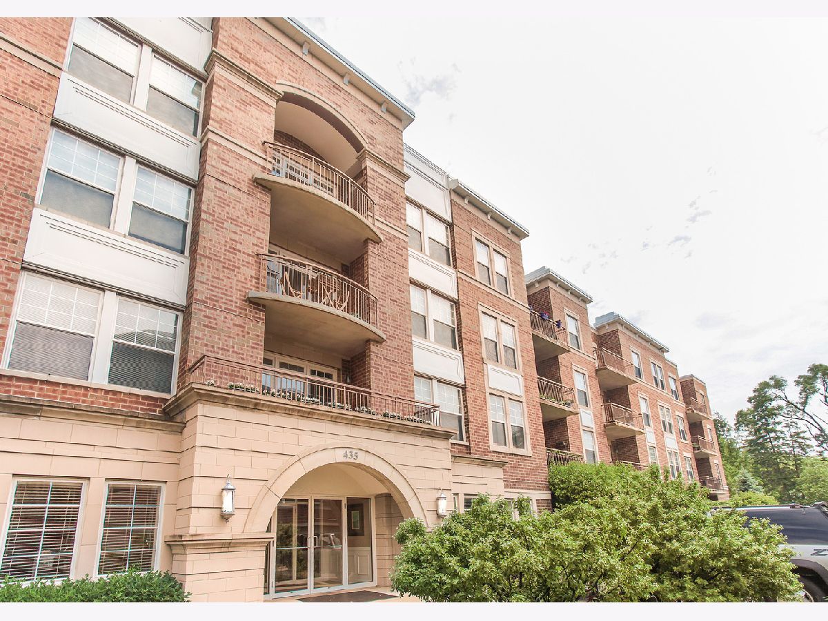 Condominiums Rented The Preserve Palatine Illinois, 435 Wood