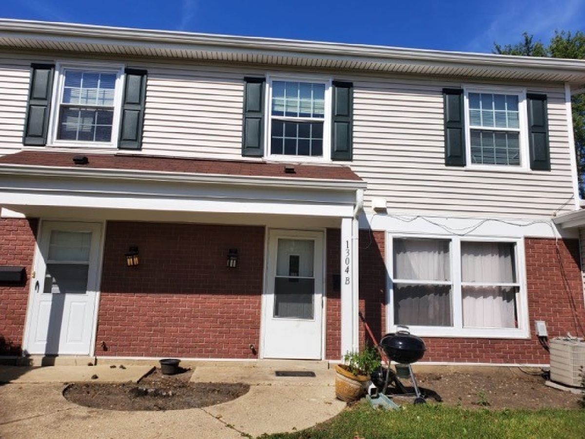 Townhomes & Homes Sold Hanover Square Hanover Park Illinois, 1304 Kingsbury