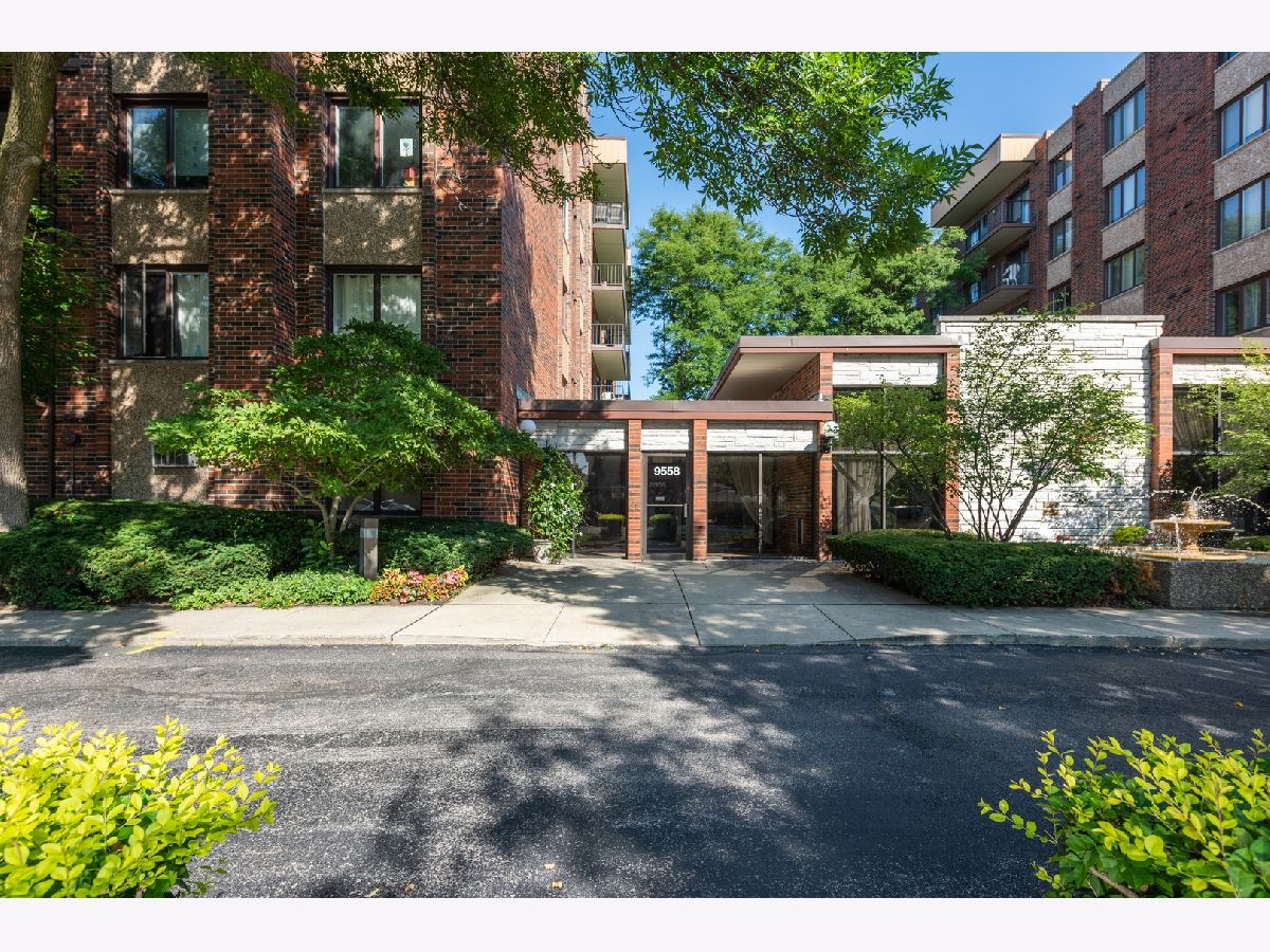 Condominiums Sold North Shore Towers Skokie Illinois, 9558 Gross Point