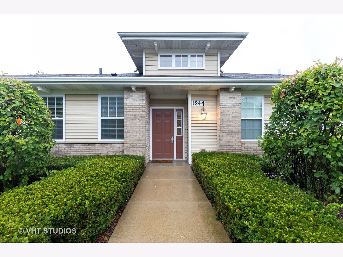 Townhomes Sold Walnut Glen Crystal Lake Illinois, 1244 Walnut Glen