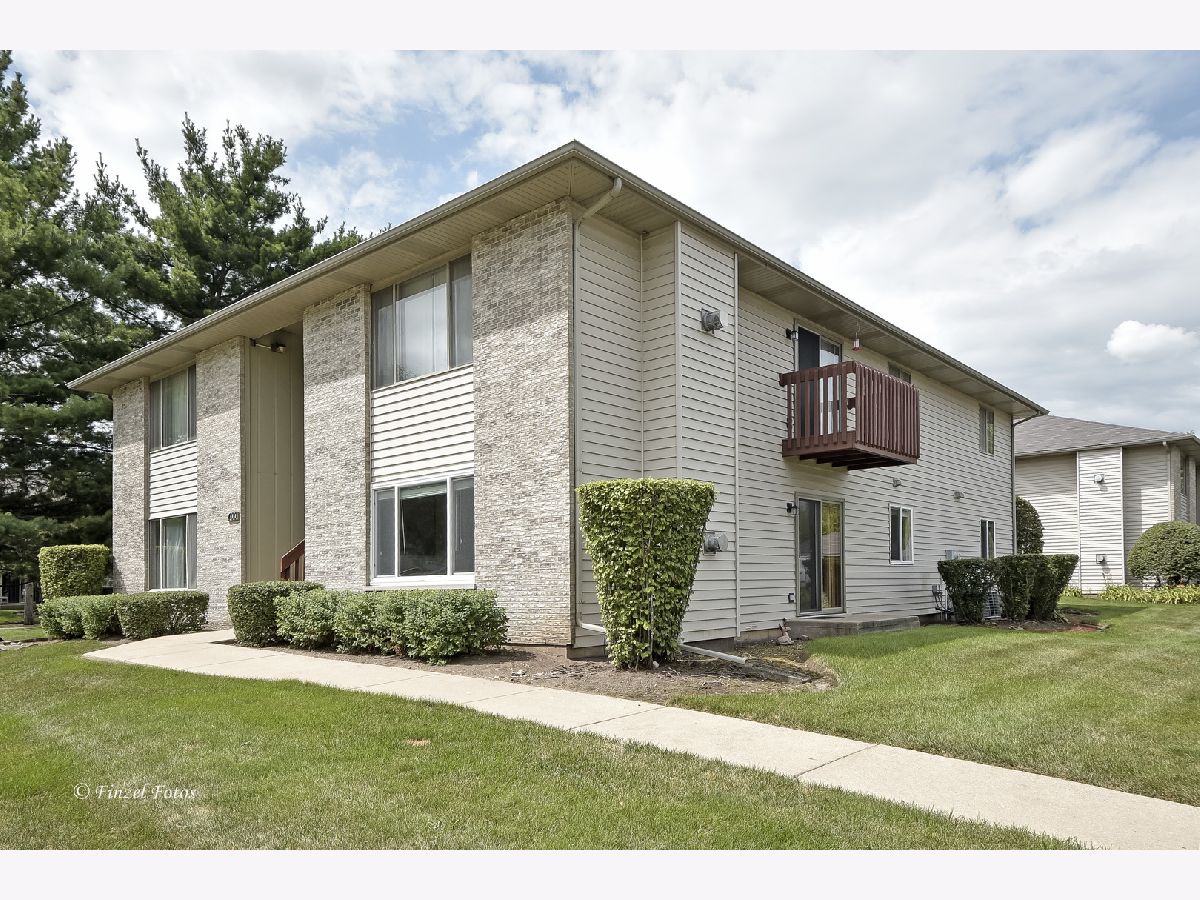 Condominiums & Homes Sold Westwood Park Crystal Lake Illinois, 400 Westwood
