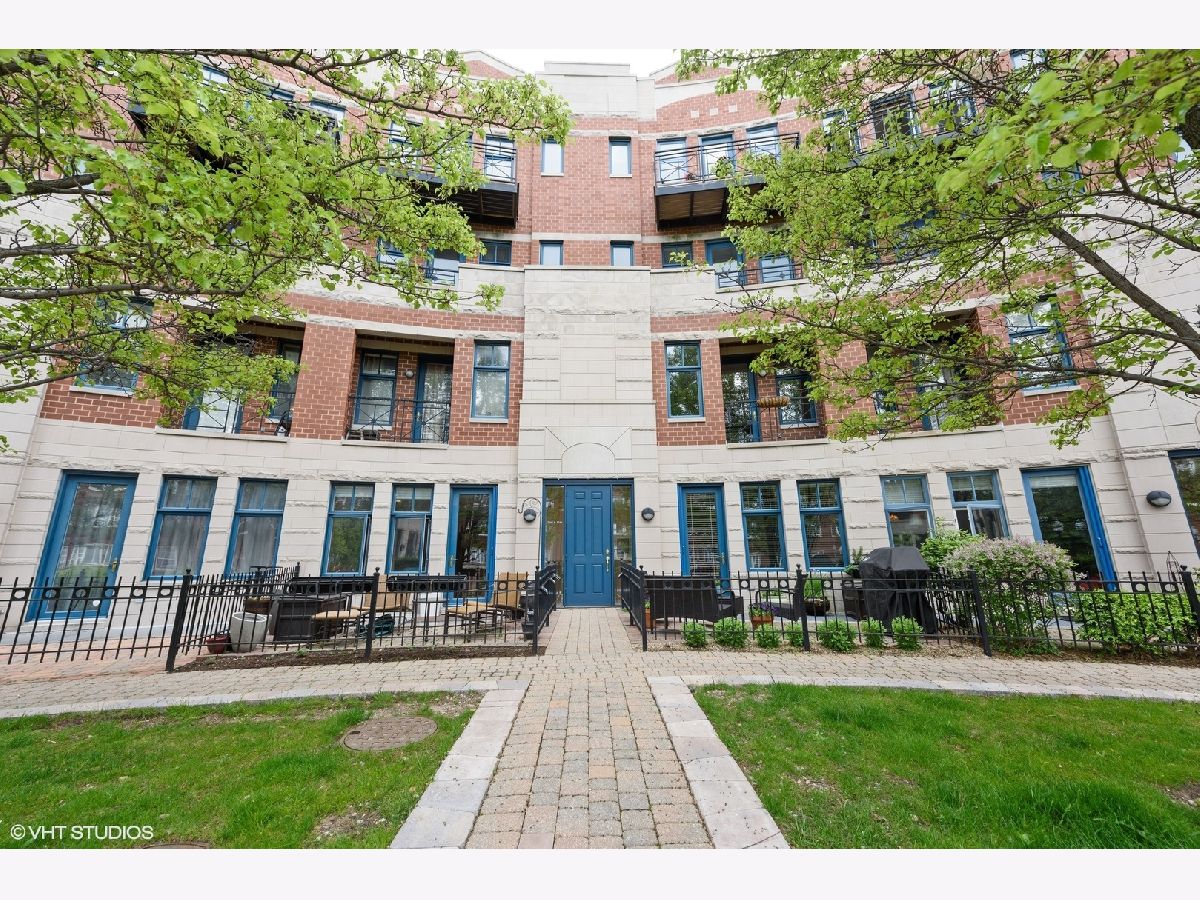 Condominiums Rented Lakeview Pointe Chicago Illinois, 7746 Sheridan