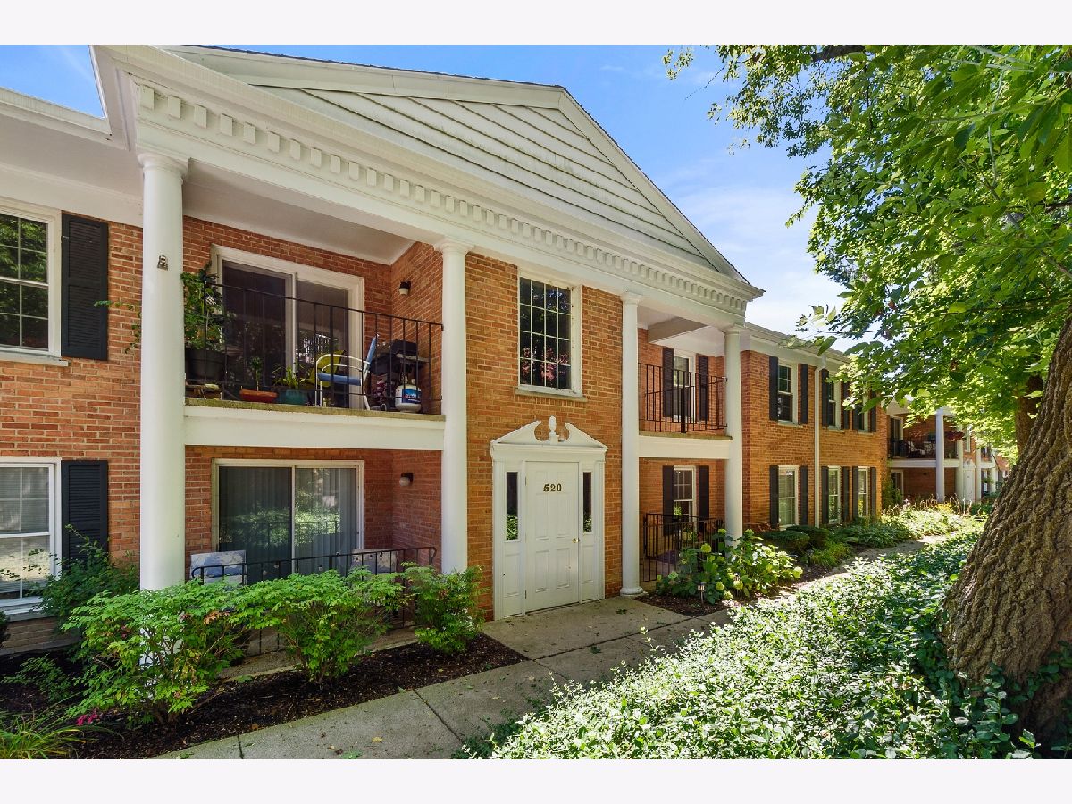 Condos & Townhomes Rented Shorely Woods Barrington Illinois, 520 Shorely