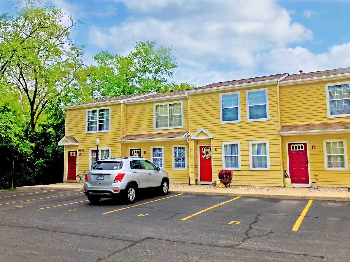Townhomes Rented Castlebrook Townhomes Wauconda Illinois, 665 Liberty
