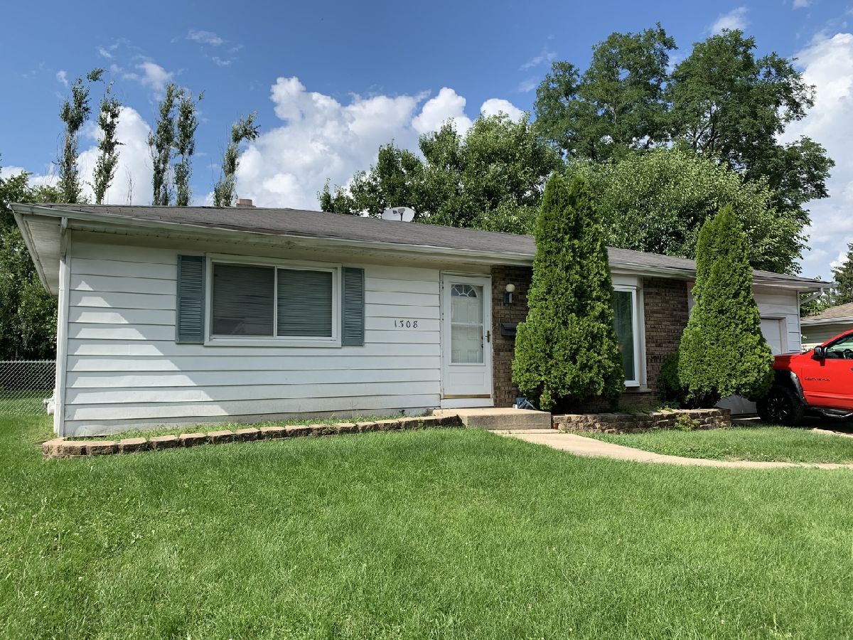 Homes & Condos & Townhomes Sold Country Aire Elgin Illinois, 1308 Royal