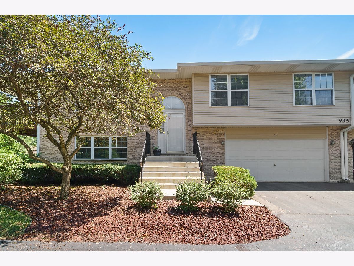 Condos & Townhomes Sold Woodland Park Estates Naperville Illinois, 935 Elderberry