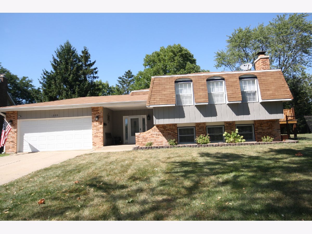 Homes Rented Briarcliffe South Wheaton Illinois, 1325 Salford