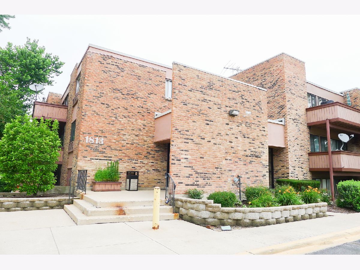 Condominiums Rented Lakeside At Walden Schaumburg Illinois