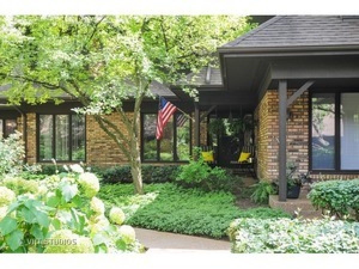 Condos & Townhomes & Homes Rented Mission Hills Northbrook Illinois, 3867 Mission Hills