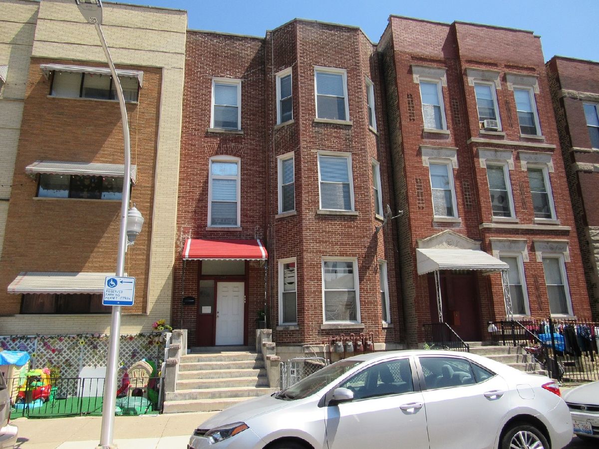 Townhomes & Condos & Homes Rented Armour Square Chicago Illinois, 2829 Wells