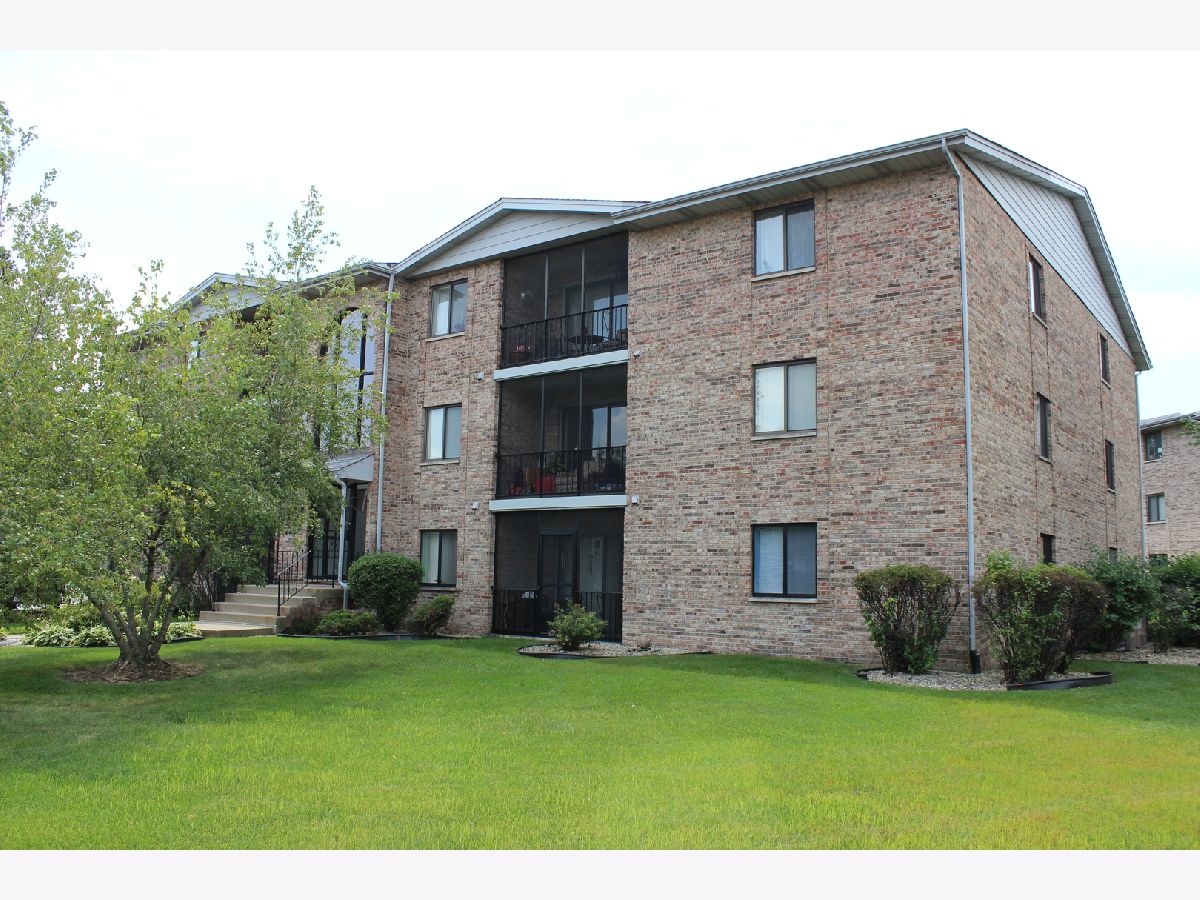 Condominiums Sold Evergreen Crestwood Illinois, 13300 Circle Drive