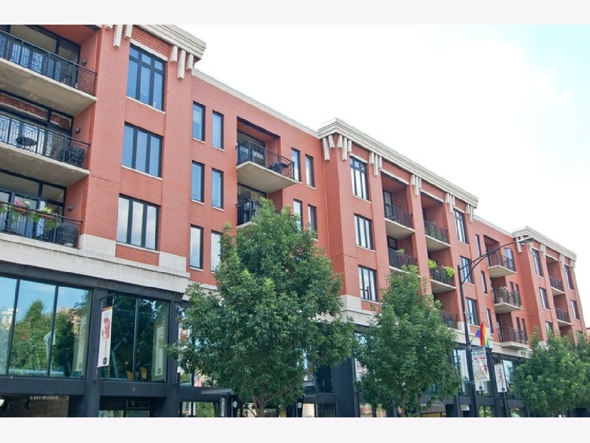 Condominiums Rented Plaza 32 Chicago Illinois, 3232 Halsted