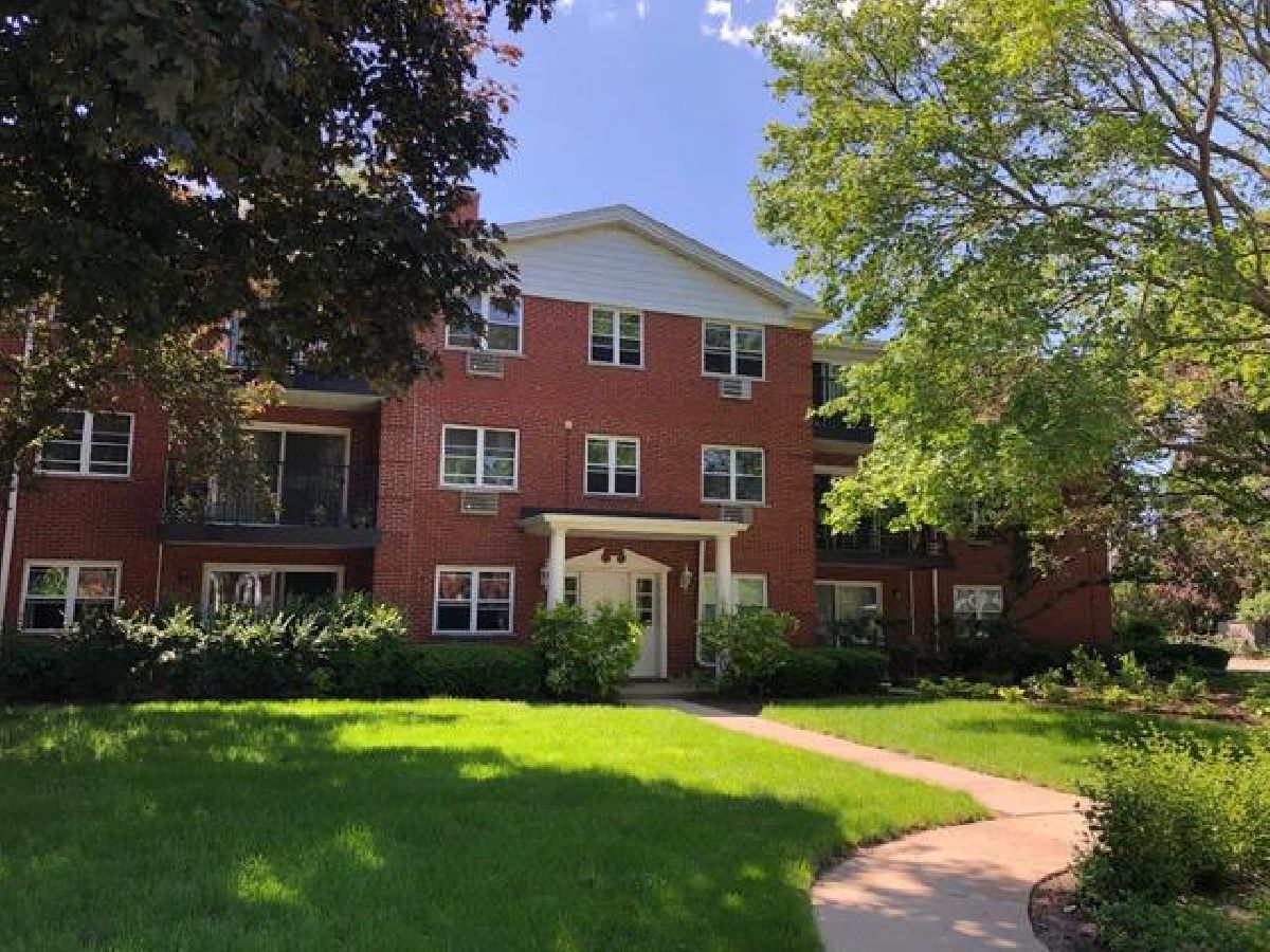 Homes & Condominiums Rented Eastwood Arlington Heights Illinois, 120 Lincoln