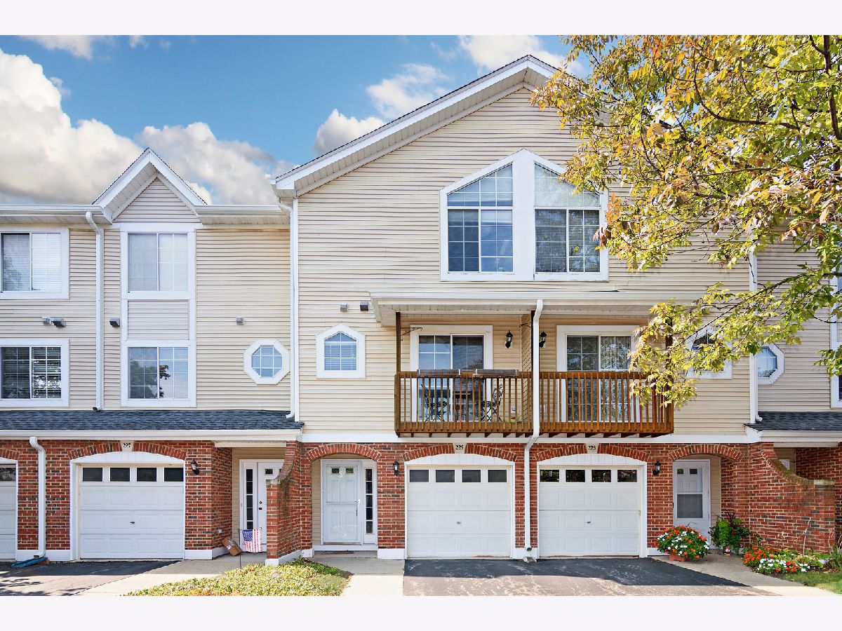 Townhomes Sold Maple Grove Palatine Illinois, 225 Parallel