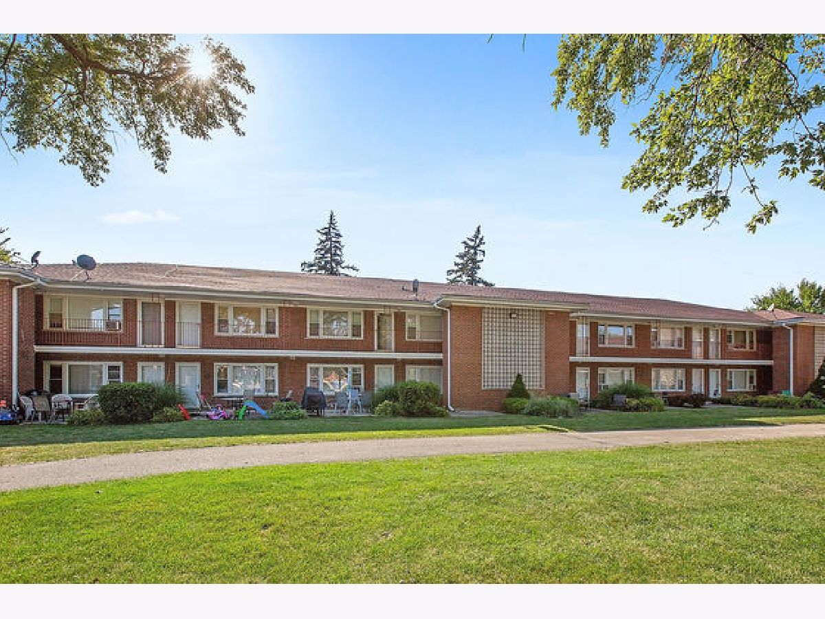 Condominiums Sold Holiday Lane Des Plaines Illinois, 1101 Holiday