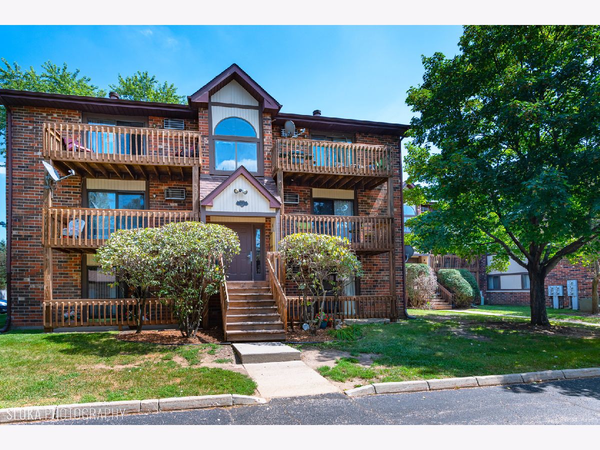 Condos & Townhomes Sold Crystal Chateau Crystal Lake Illinois, 431 Berkshire