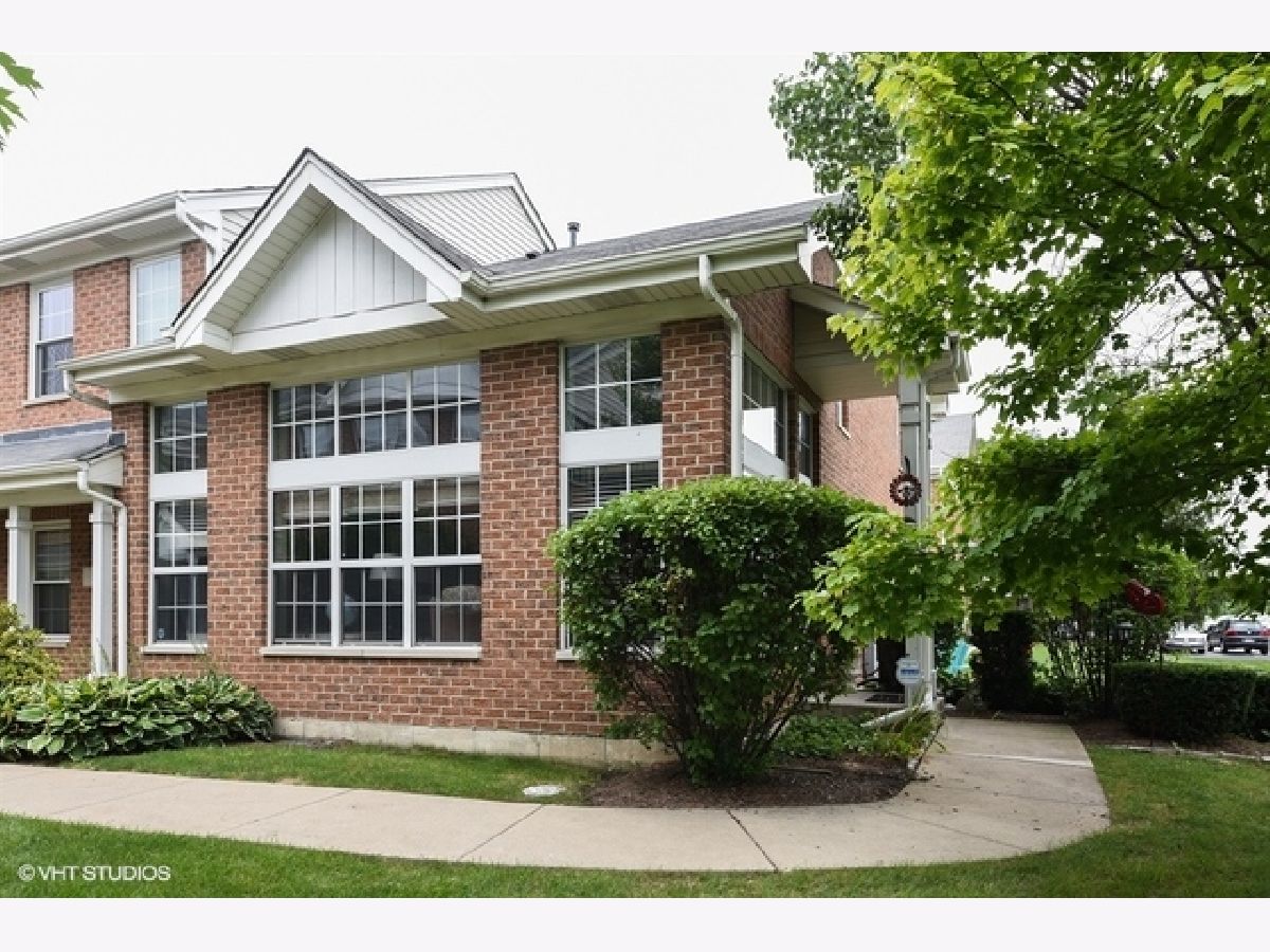 Townhomes Rented Astoria Place Elmhurst Illinois, 1 Waldorf