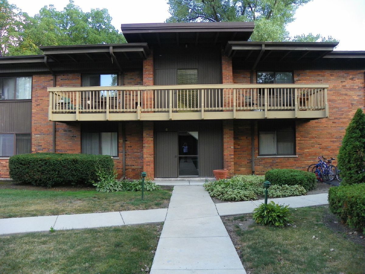 Condominiums Rented Duane Terrace Condos Glen Ellyn Illinois, 481 Duane