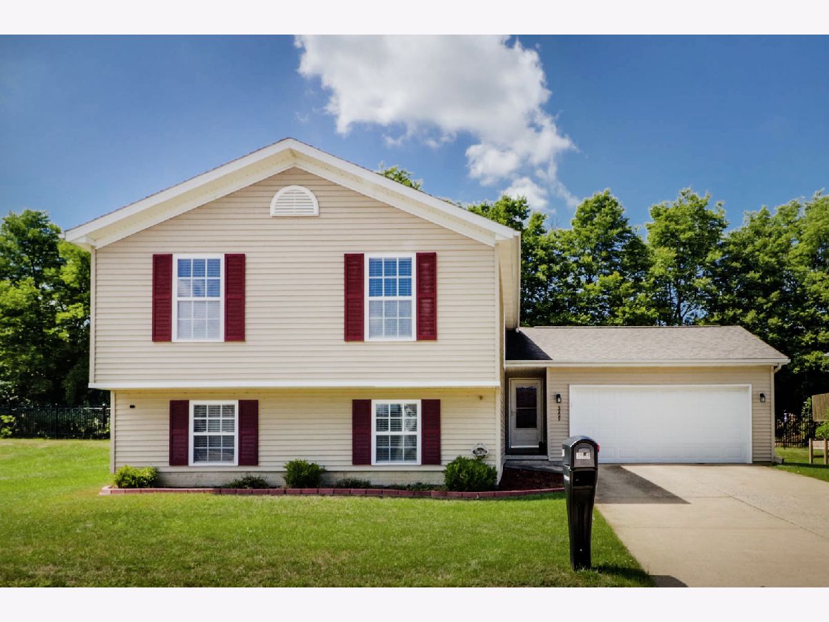 Homes & Condos & Townhomes Sold Beich Place Bloomington Illinois, 3909 Shasta