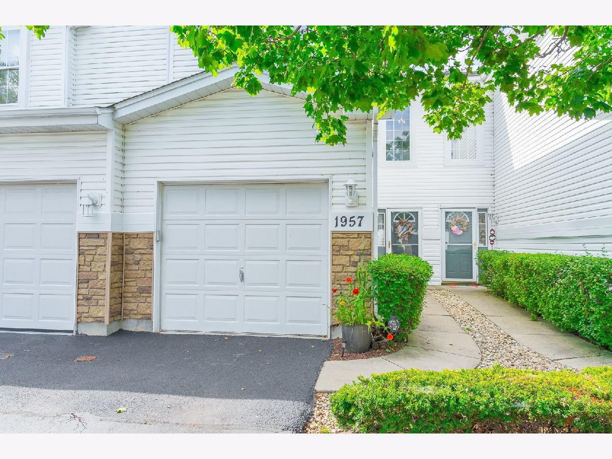 Townhomes Sold Lecarrow Glen Joliet Illinois, 1957 Calla