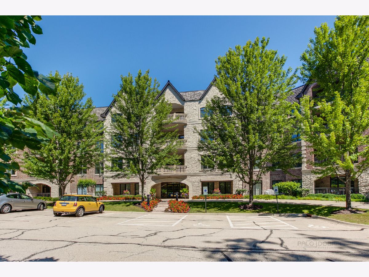 Condominiums Rented Amberley Woods Lake Forest Illinois, 1800 Amberley