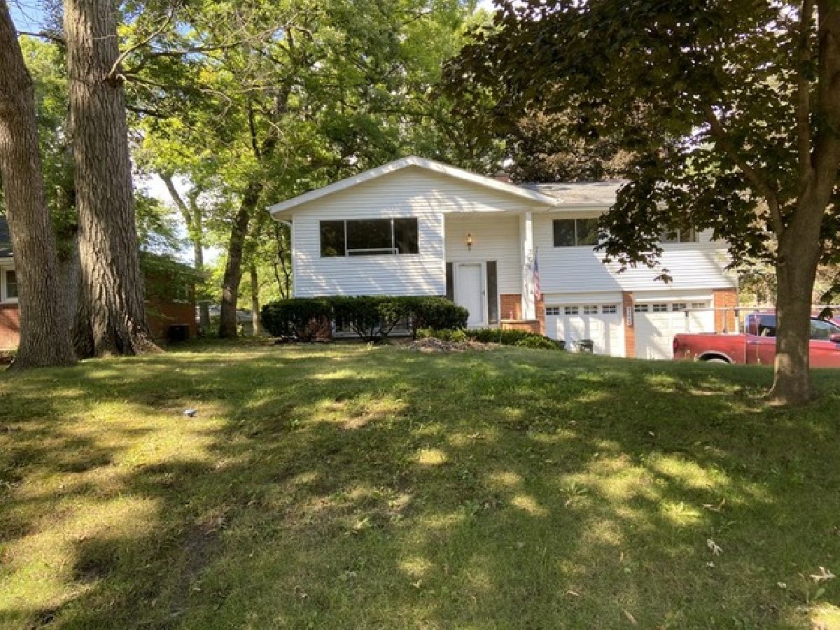 Homes Rented Loch Lomond Mundelein Illinois, 306 Dunbar