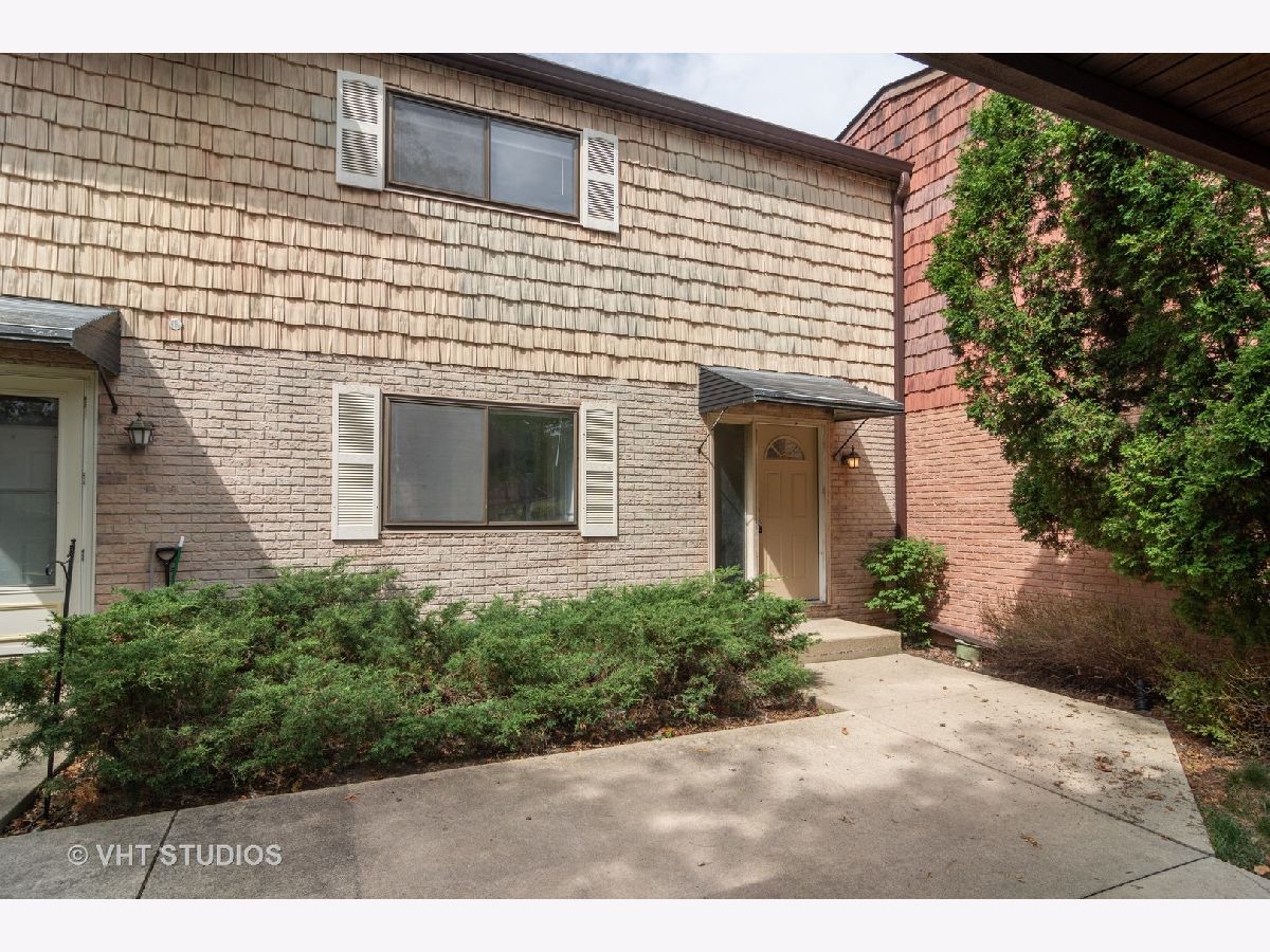 Townhomes Rented Tahoe Village Wheeling Illinois, 492 Lodge