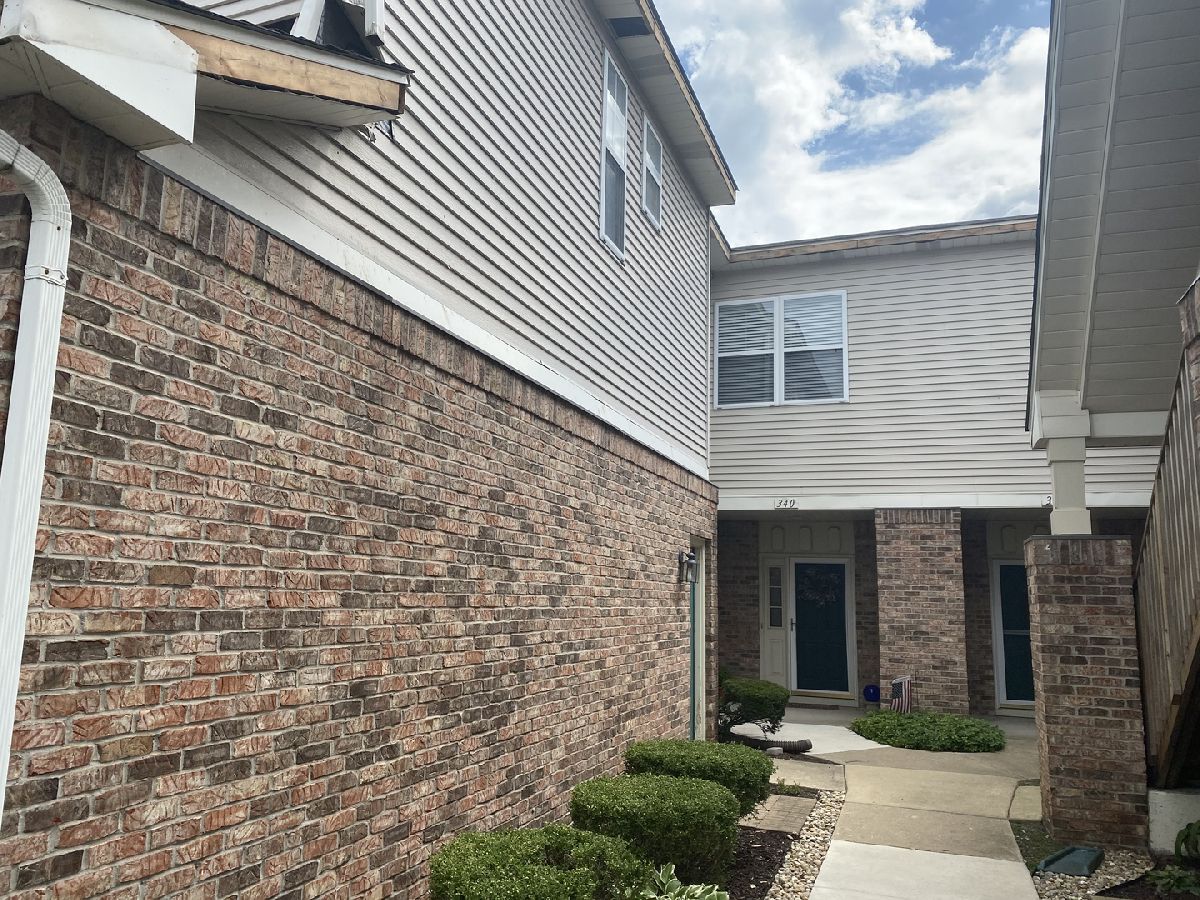 Townhomes & Condos & Homes Sold Fairway Home Windcrest Oswego Illinois, 440 Chesterfield
