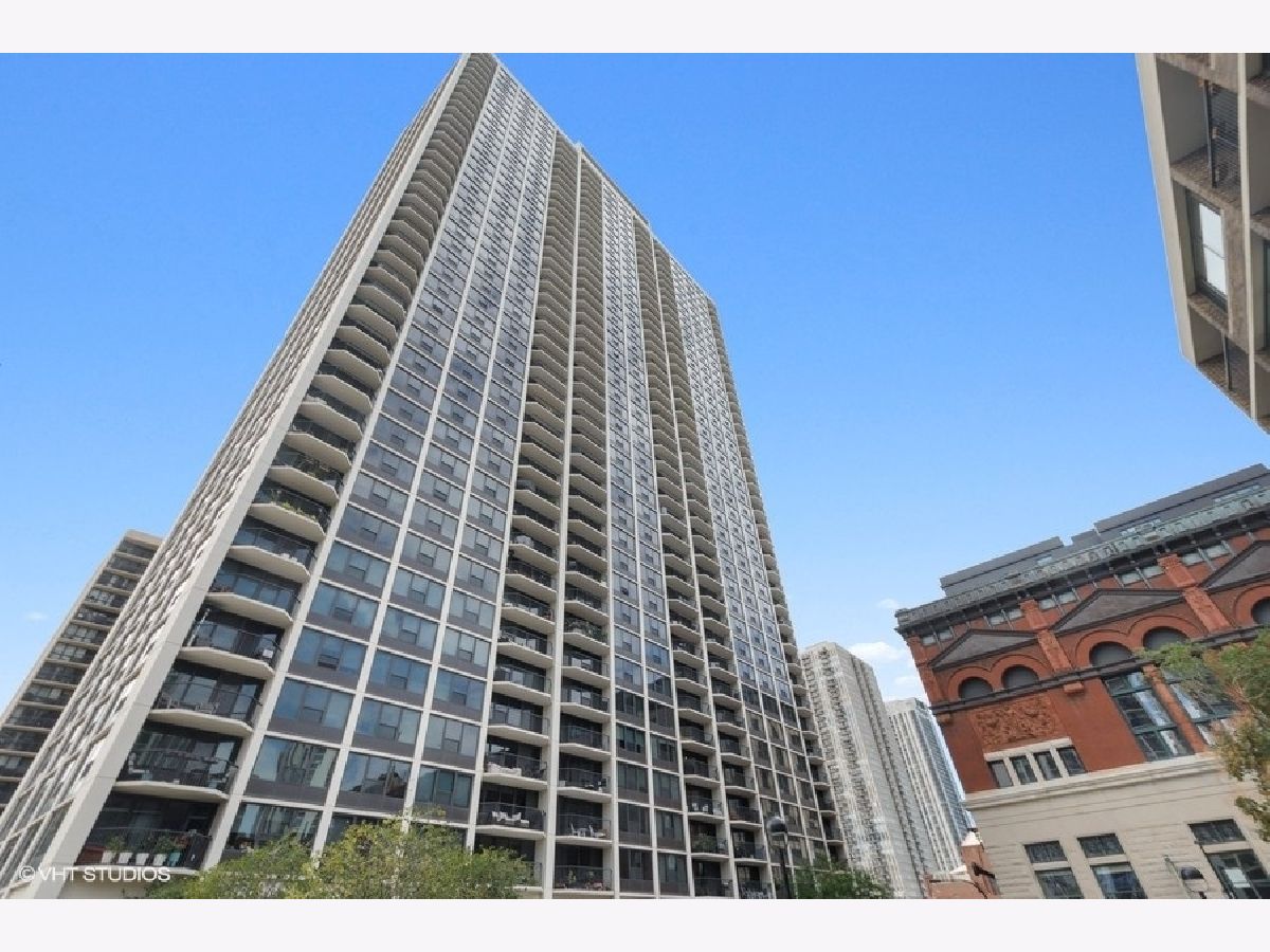 Condominiums Rented James House Chicago Illinois, 1560 Sandburg