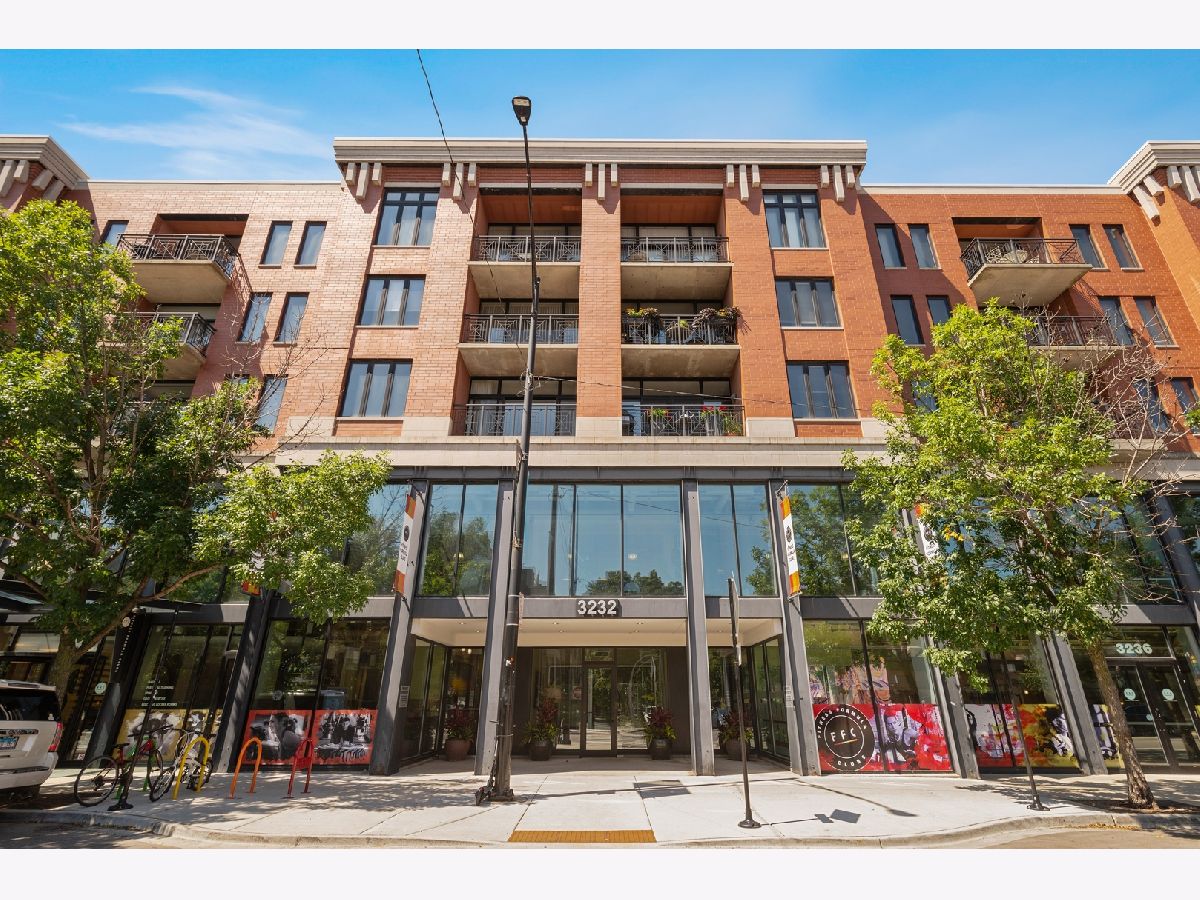 Condominiums Sold Plaza 32 Chicago Illinois, 3232 Halsted
