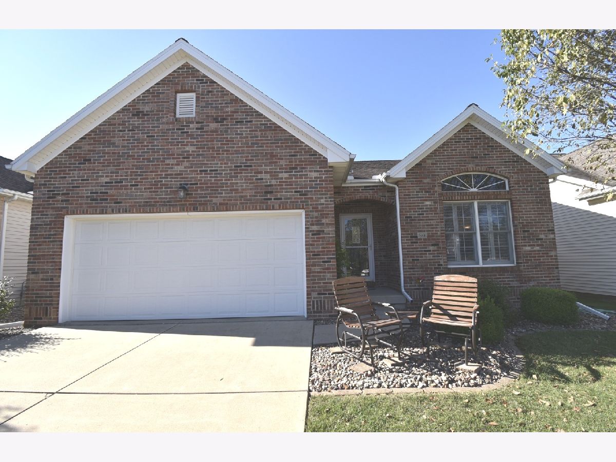 Homes & Condos & Townhomes Sold Ireland Grove Bloomington Illinois, 80 Crista Ann