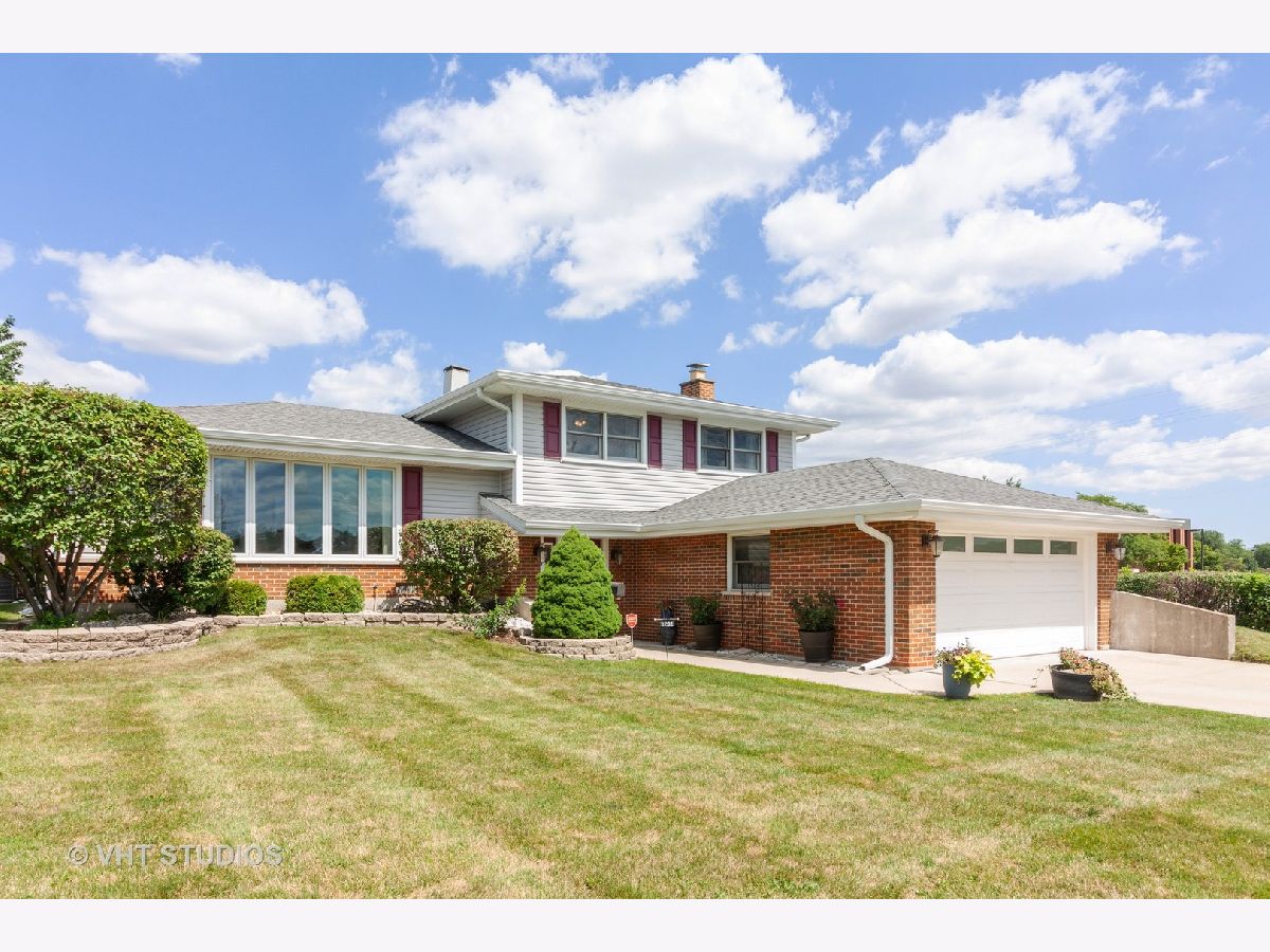 Homes Sold Farmingdale South Darien Illinois, 1202 Iroquois