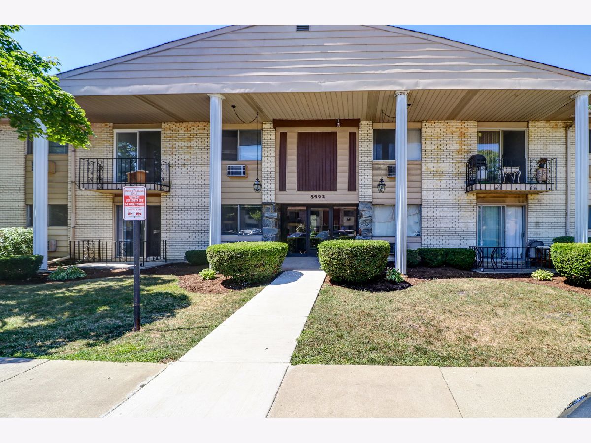 Condominiums Sold Ballard Court Des Plaines Illinois, 8992 Kennedy
