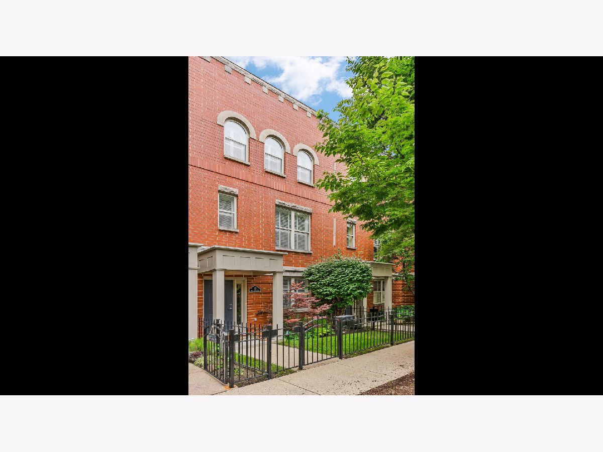 Townhomes Rented Greenview On The Park Chicago Illinois, 4646 Greenview