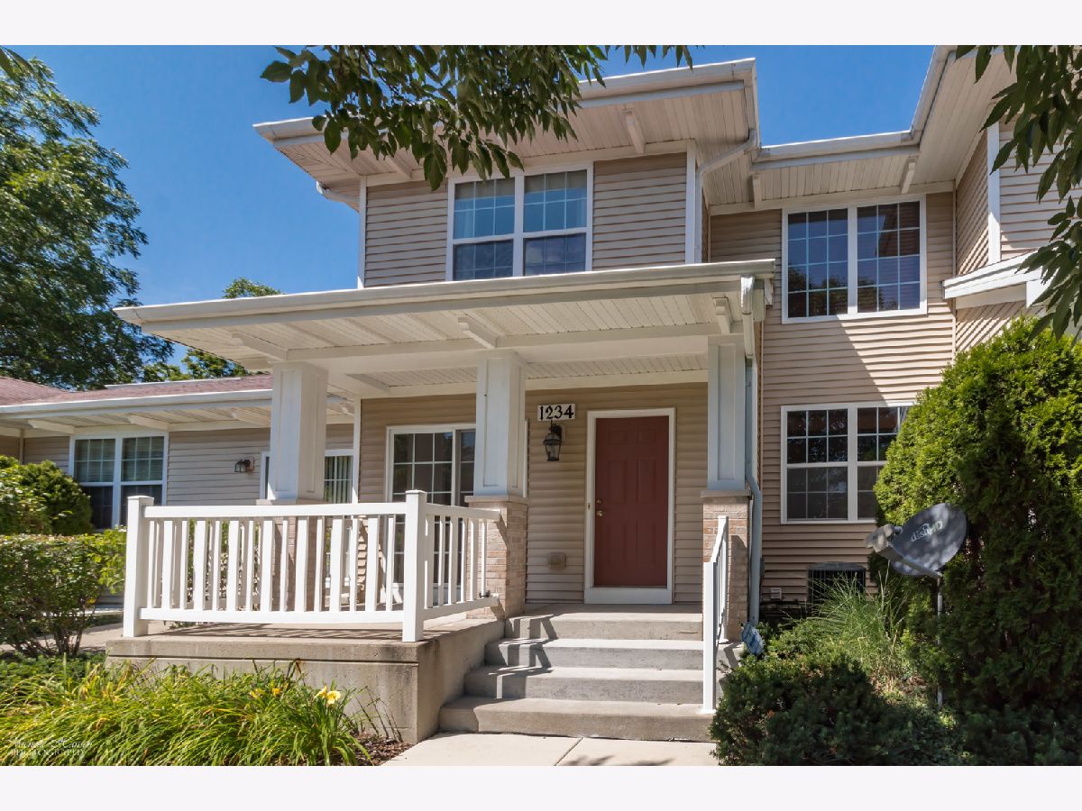 Townhomes Sold Walnut Glen Crystal Lake Illinois, 1234 Walnut Glen
